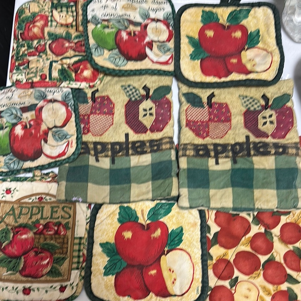 Apple Themed Pot Holders Set - Red and Green